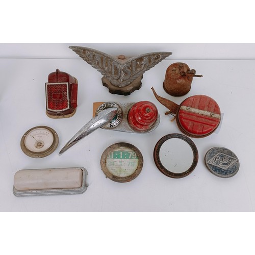 483 - Assorted vehicle items, including badges with Maudslay, Jowett Javelin, and other items (box) Proven... 