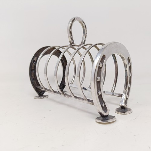 709 - A late Victorian silver plated novelty toast rack, the ends in the form of horseshoes, 14 cm wide