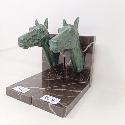 724 - A pair of marble and spelter bookends, in the form horse heads, 17 cm wide (2)