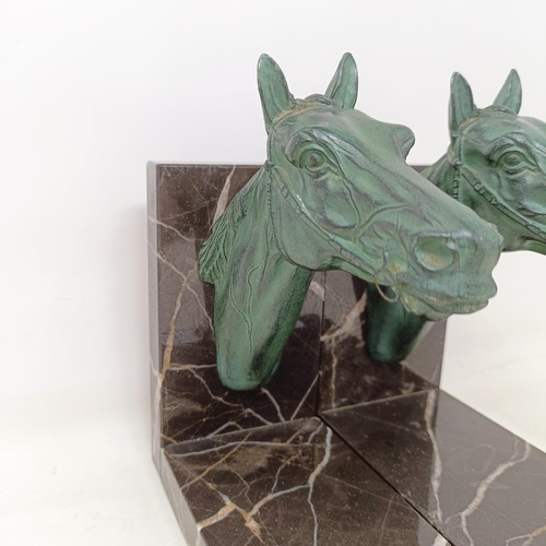 724 - A pair of marble and spelter bookends, in the form horse heads, 17 cm wide (2)