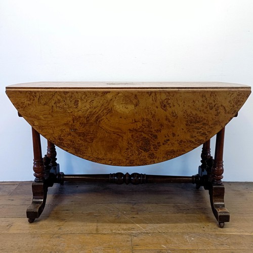 1067 - A 19th century burr elm drop leaf table, 122 cm wide