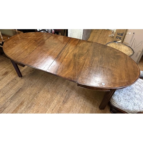 1020 - A 19th century mahogany oval extending dining table, the top 155 x 110 cm, with two 46 cm leaves