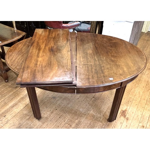 1020 - A 19th century mahogany oval extending dining table, the top 155 x 110 cm, with two 46 cm leaves