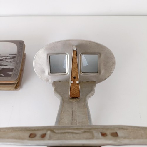 802 - A stereoscopic viewer, and assorted slides