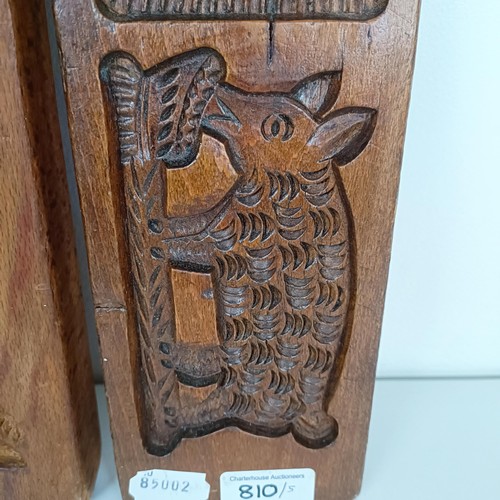 810 - A carved wooden cookie mould, and four others (5)