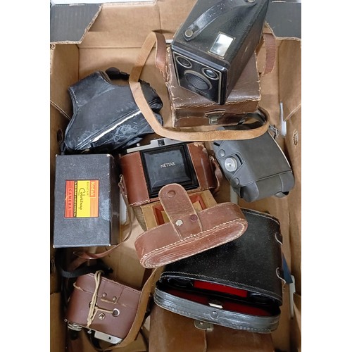 833 - A vintage Nettar camera, and assorted other cameras, binoculars and lenses (box)