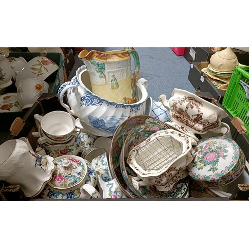 867 - A Chinese teapot, assorted Royal Worcester Evesham dinnerware, a part tea set and other ceramics (4 ... 