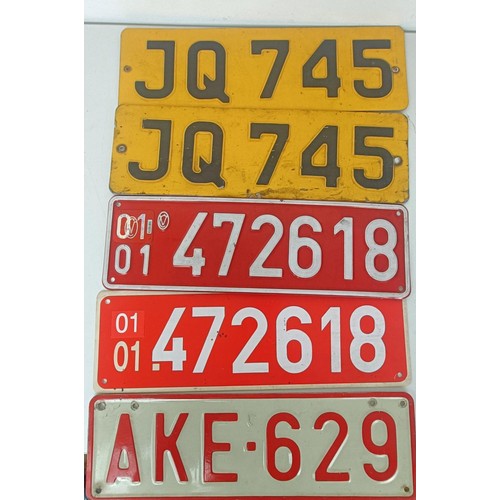 238 - A group of assorted car number plates, rally plaques, badges and other items (box)