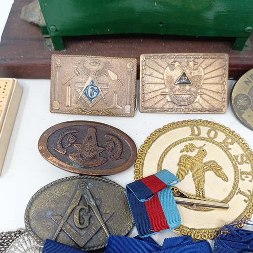 904 - Assorted Masonic items, and a steam engine (box)