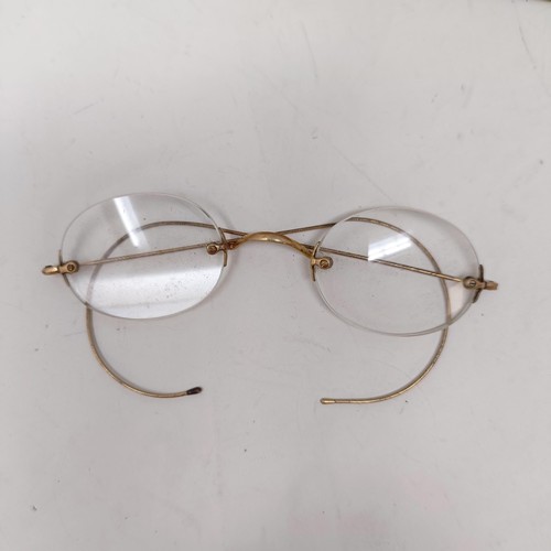 900 - Assorted vintage spectacles (qty)