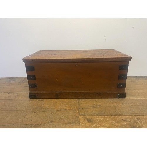 966 - A late 19th/early 20th century teak and brass bound trunk, with wrought iron handles, 100 cm wide