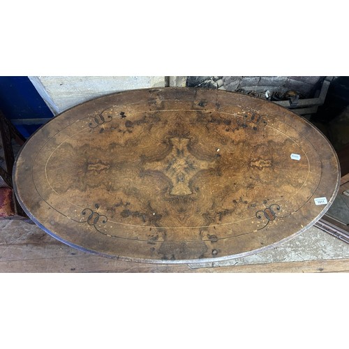 1011 - A 19th century walnut oval table, 106 cm wide