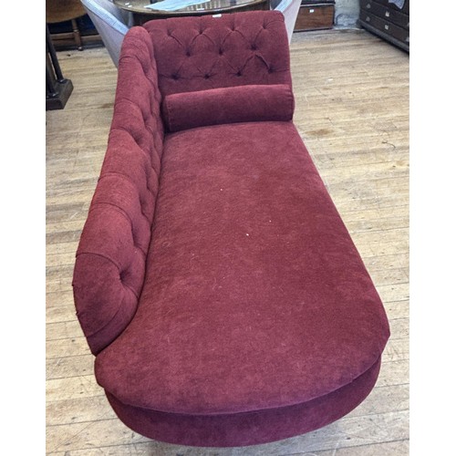 1069 - A red upholstered chaise longue, 180 cm wide