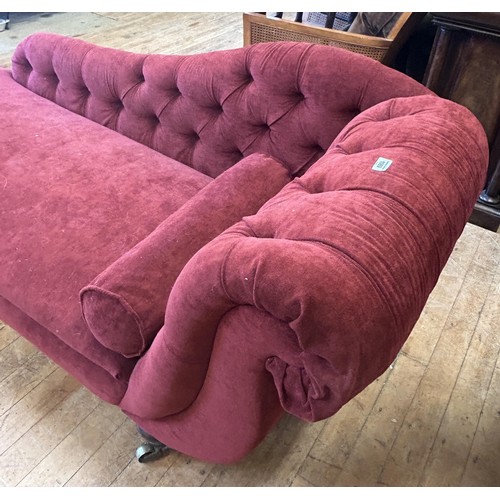 1069 - A red upholstered chaise longue, 180 cm wide