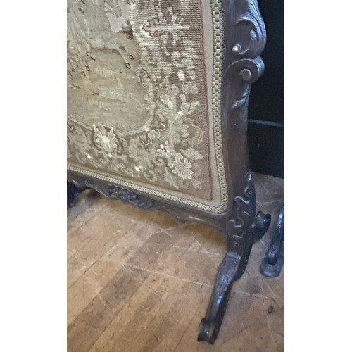 1077 - A firescreen, in a carved walnut frame, inset with a tapestry panel, 10 x 75 cm