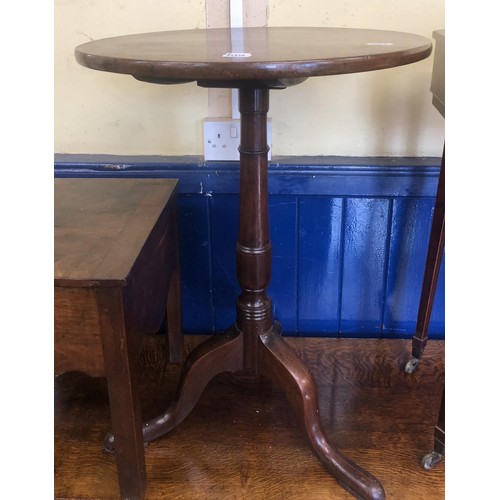 1017 - A mahogany wine table, 50 cm diameter, a tub chair, a side table and a commode (4)