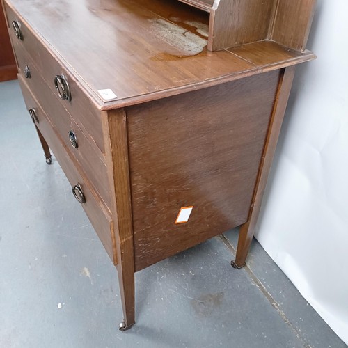 35 - An Edwardian oak dressing chest, 107 cm wide