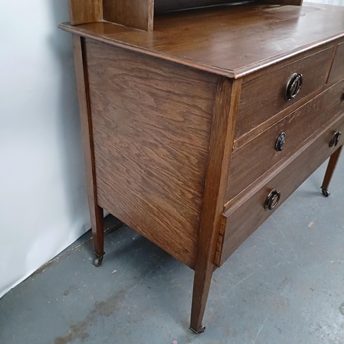 35 - An Edwardian oak dressing chest, 107 cm wide