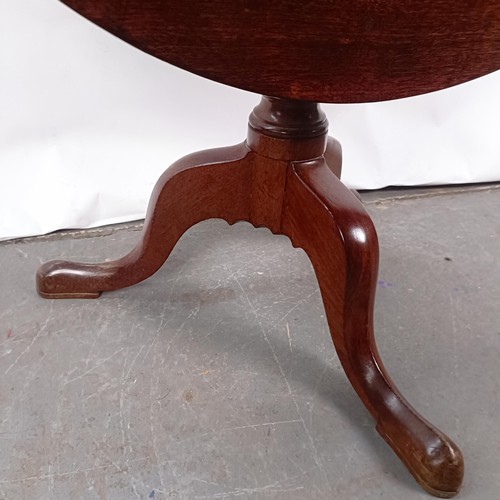 92 - A Victorian mahogany tilt top table, on a column support to a tripod base, 86 cm diameter