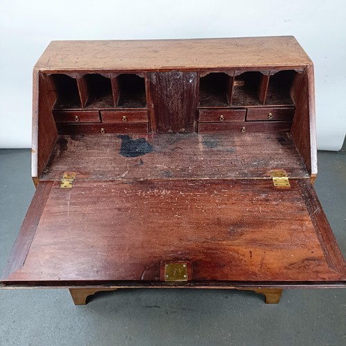 94 - A George III mahogany bureau, 96 cm wide