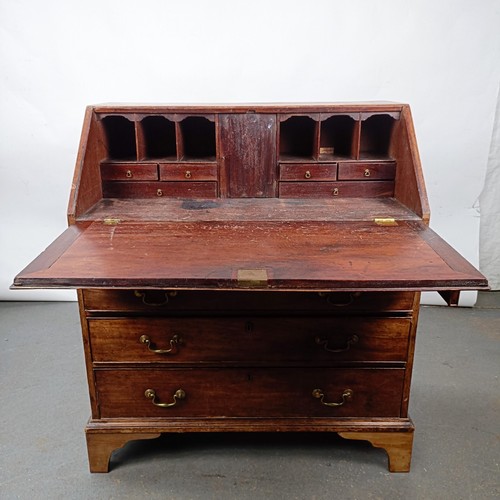 94 - A George III mahogany bureau, 96 cm wide