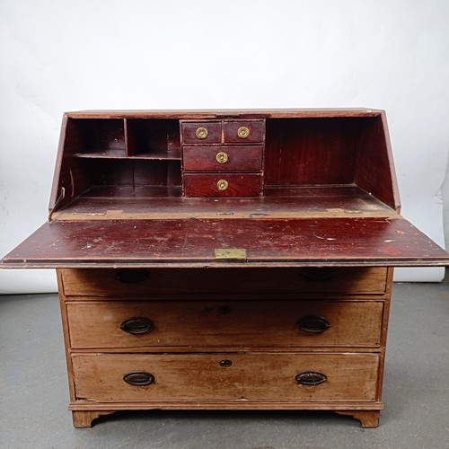 95 - A George III mahogany bureau, 97 cm wide