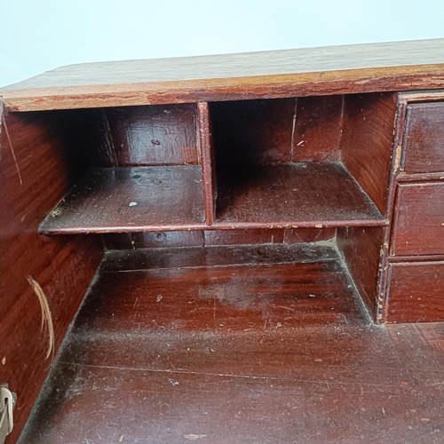 95 - A George III mahogany bureau, 97 cm wide