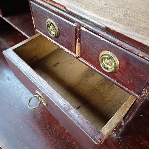 95 - A George III mahogany bureau, 97 cm wide