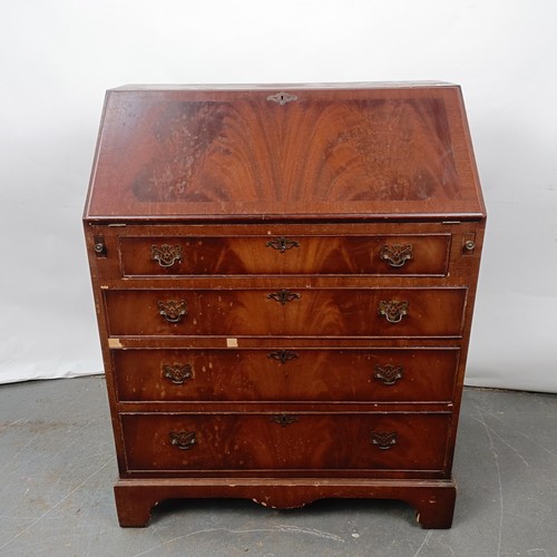 98 - A mahogany bureau, 80 cm wide