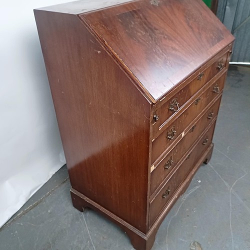 98 - A mahogany bureau, 80 cm wide