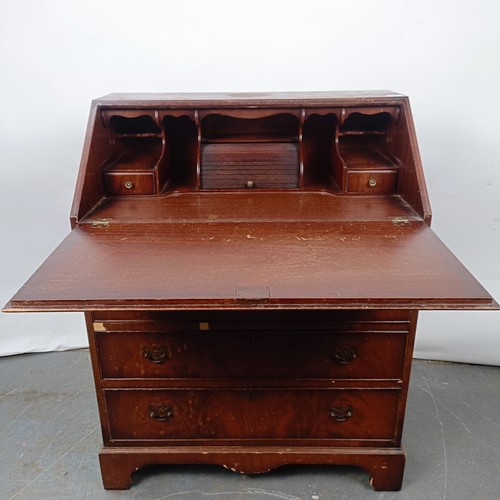 98 - A mahogany bureau, 80 cm wide