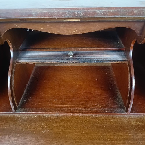 98 - A mahogany bureau, 80 cm wide