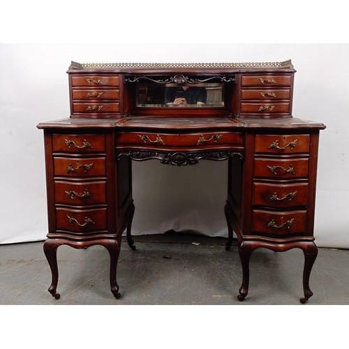 102 - A late 19th/early 20th century walnut writing desk, having eight drawers, and a central faux drawer,... 