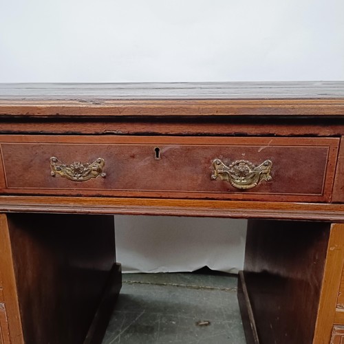 99 - An Edwardian mahogany pedestal desk, of nine drawer configuration, 122 cm wide