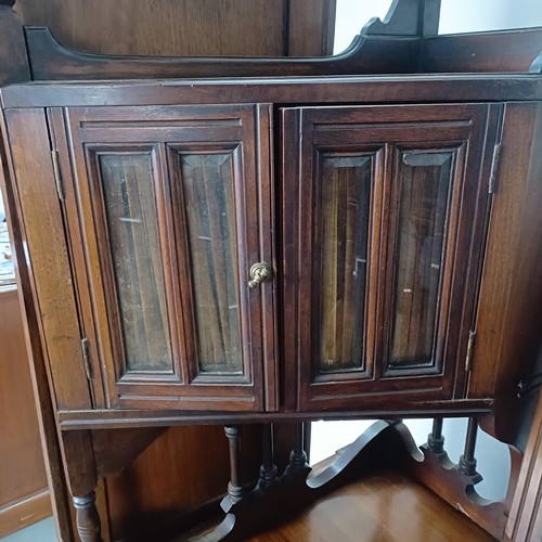 109 - An early 20th century walnut dressing table, flanked by two full length mirrors, 170 cm high x 106 c... 