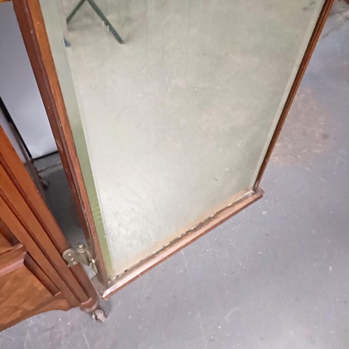 109 - An early 20th century walnut dressing table, flanked by two full length mirrors, 170 cm high x 106 c... 