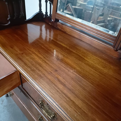 109 - An early 20th century walnut dressing table, flanked by two full length mirrors, 170 cm high x 106 c... 