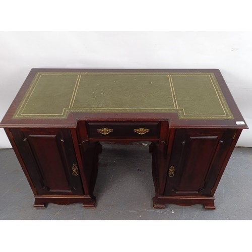 104 - An Edwardian mahogany kneehole desk, with a leather inset top, 124 cm wide