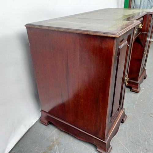 104 - An Edwardian mahogany kneehole desk, with a leather inset top, 124 cm wide