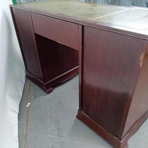 104 - An Edwardian mahogany kneehole desk, with a leather inset top, 124 cm wide