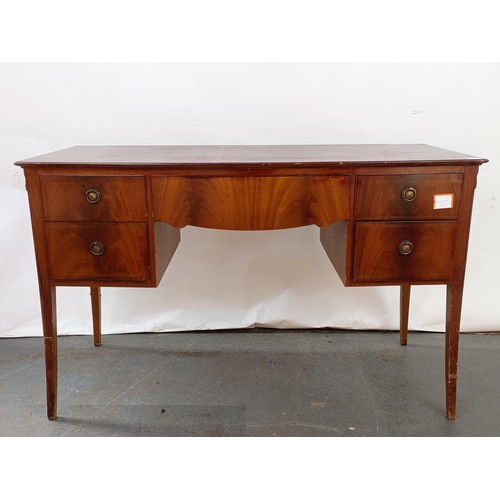 113 - A mahogany sideboard, 120 cm wide