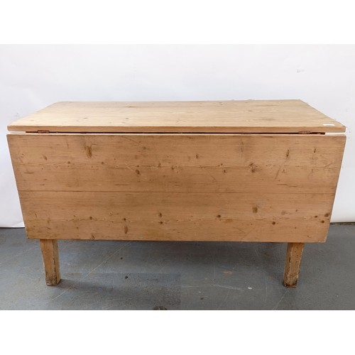 114 - A pine kitchen table, with a single drop leaf, 122 cm wide