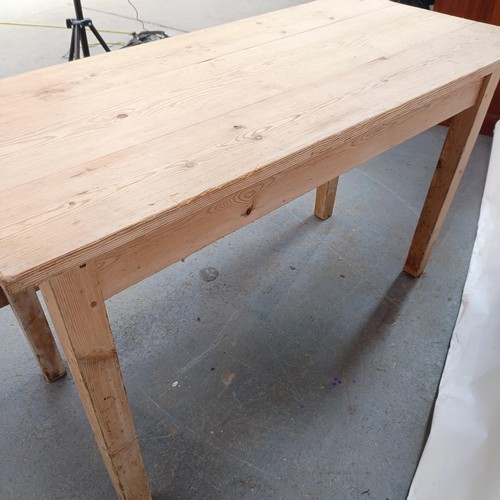 114 - A pine kitchen table, with a single drop leaf, 122 cm wide