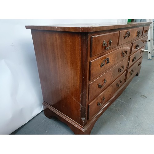 122 - A George III style mahogany chest, having nine drawers, 153 cm wide.