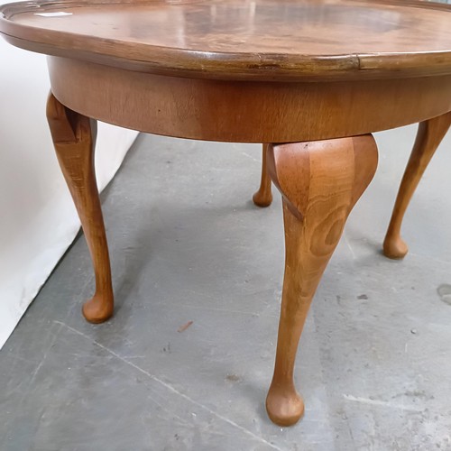 131 - A burr walnut kidney shaped coffee table, 69 cm wide.