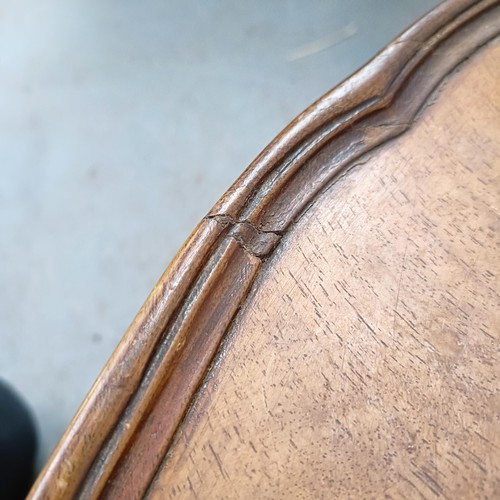 131 - A burr walnut kidney shaped coffee table, 69 cm wide.