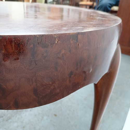 134 - A mahogany coffee table, 60 cm diameter