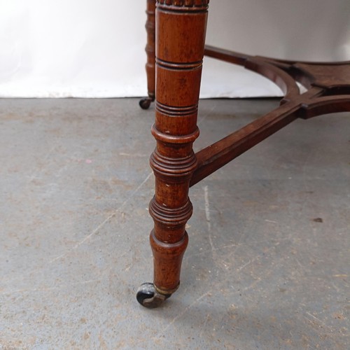 144 - An Edwardian walnut lamp table, 100 cm wide