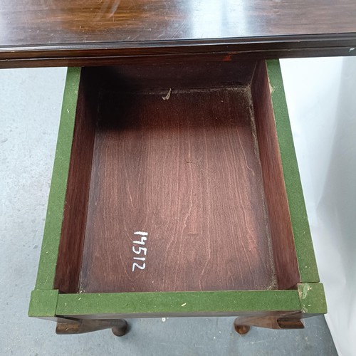 146 - A Georgian mahogany folding tea table, on cabriole legs and pad feet, 92 cm wide