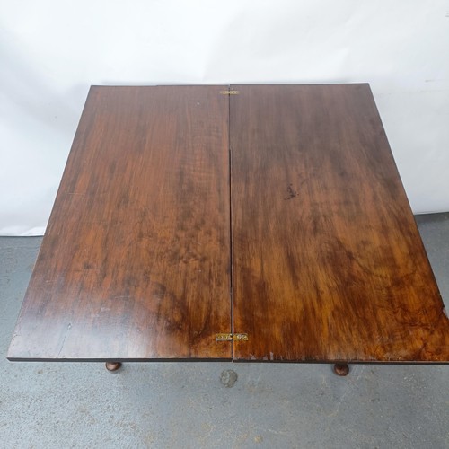 146 - A Georgian mahogany folding tea table, on cabriole legs and pad feet, 92 cm wide